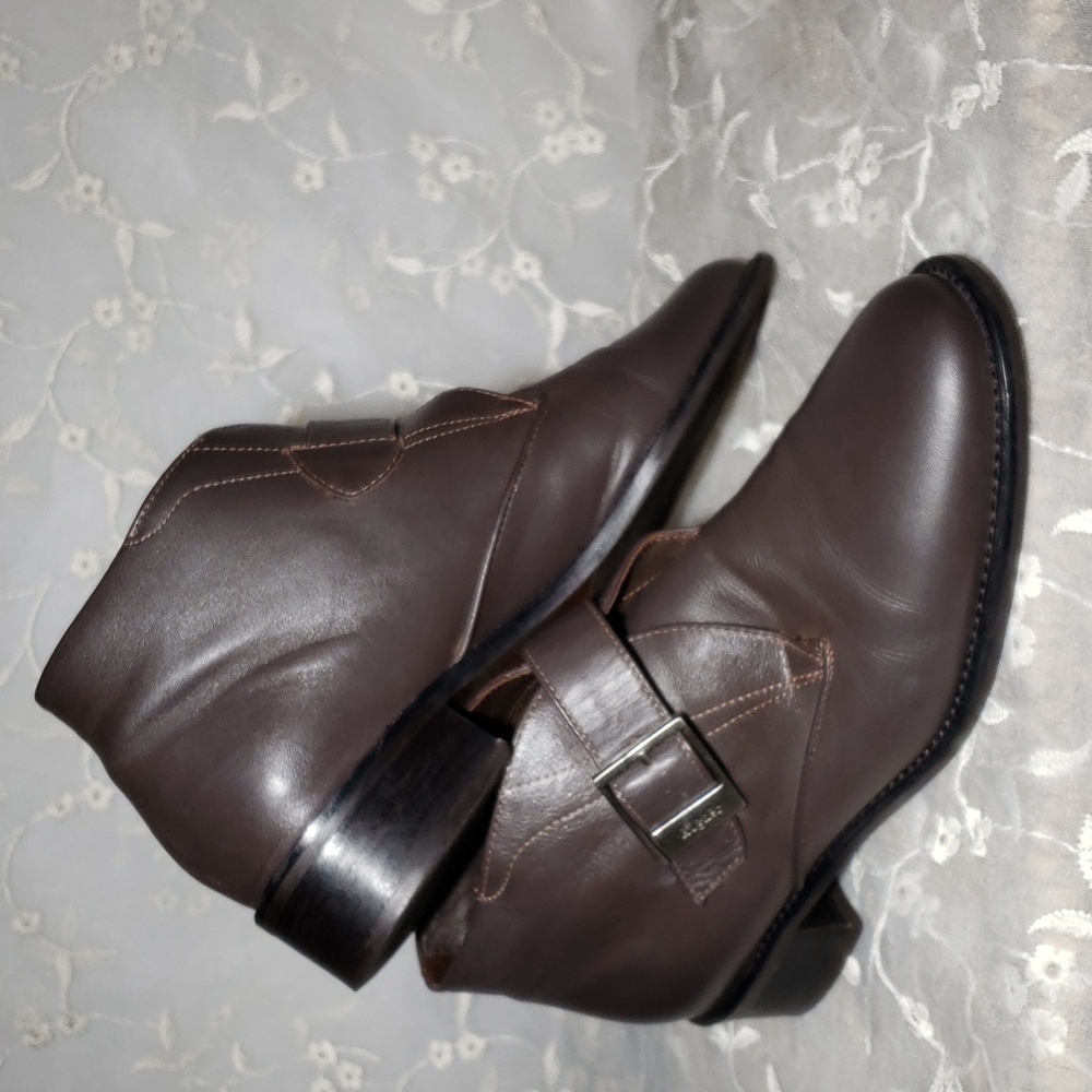 Etienne Aigner,Vintage Women's Victorian Leather Ankle Boot.